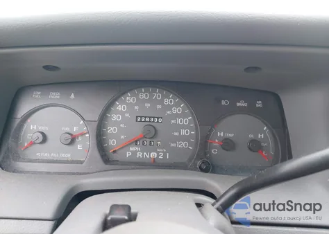 2000 Mercury Grand Marquis Gs z USA, uszkodzony, nr VIN 2MEFM74W0YX670777